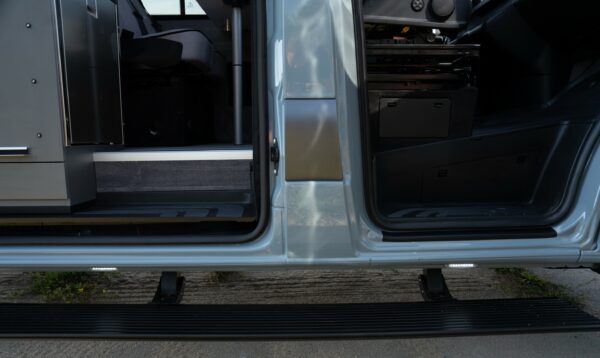 Stopień wejściowy otwierany V-BOARD długi prawy 1800 mm Mercedes Sprinter